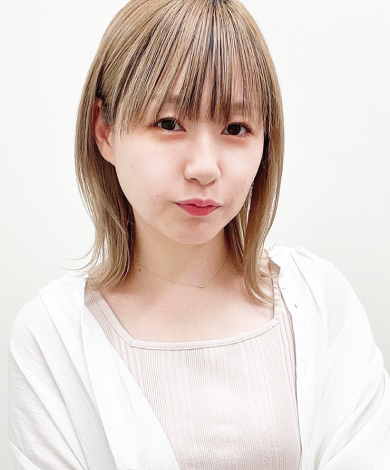 スタッフ スタイリスト akane